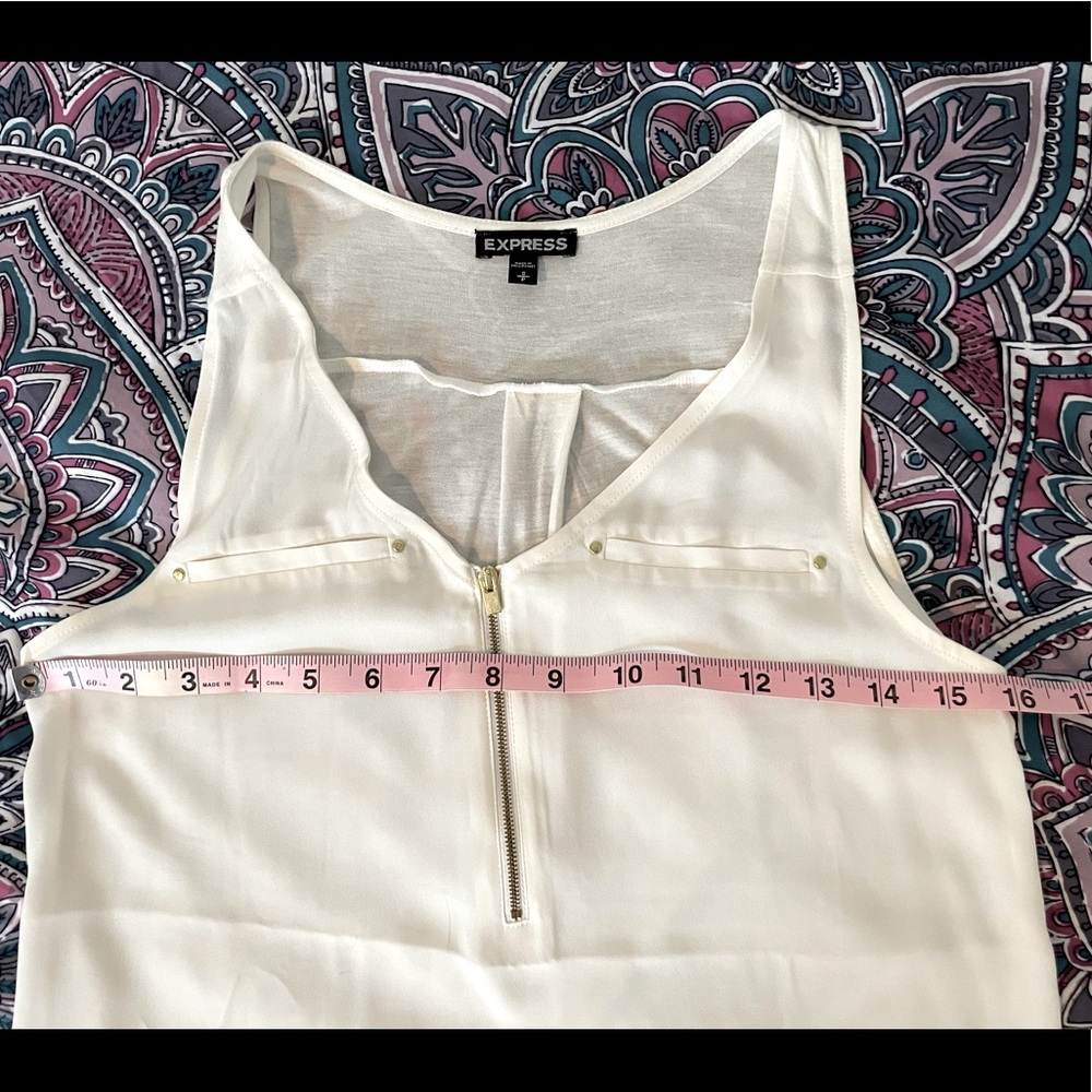 Express Dual Pocket Silky Vneck Tank - Picture 4 of 7
